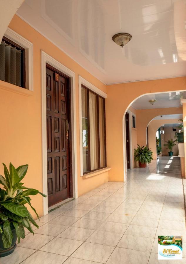 Hotel Y Cabinas El Coral Jaco Exterior photo