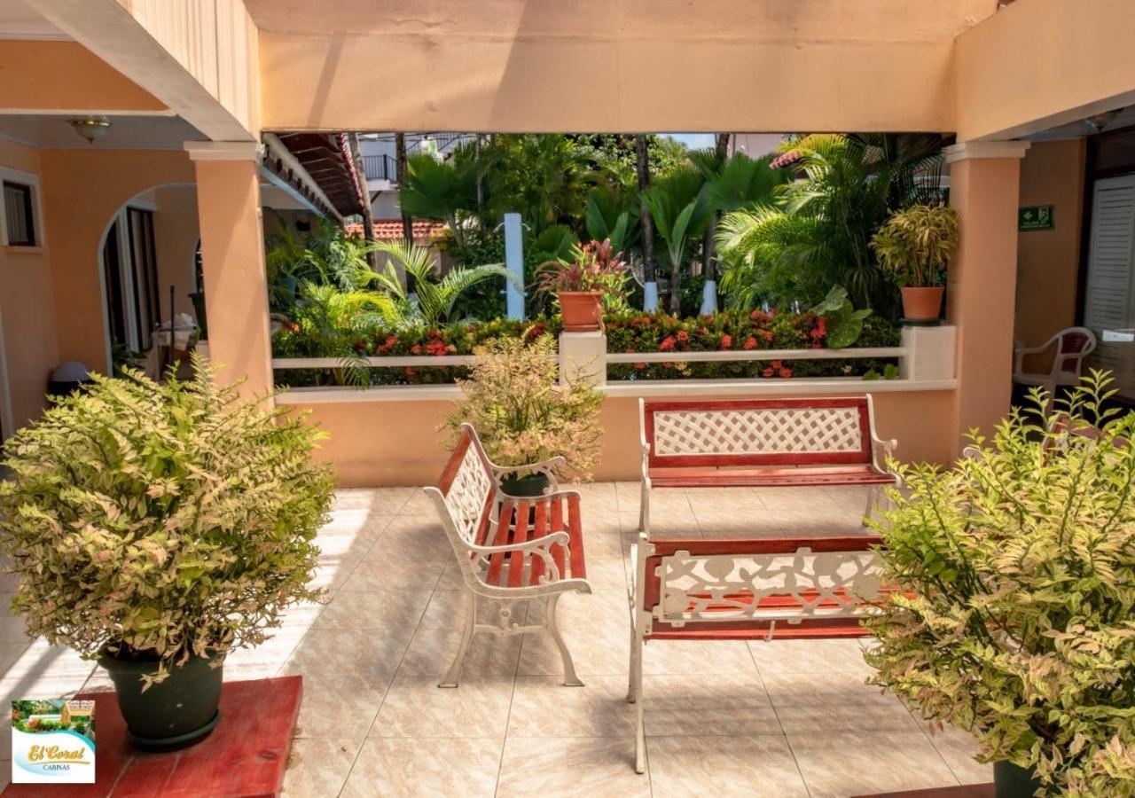 Hotel Y Cabinas El Coral Jaco Exterior photo